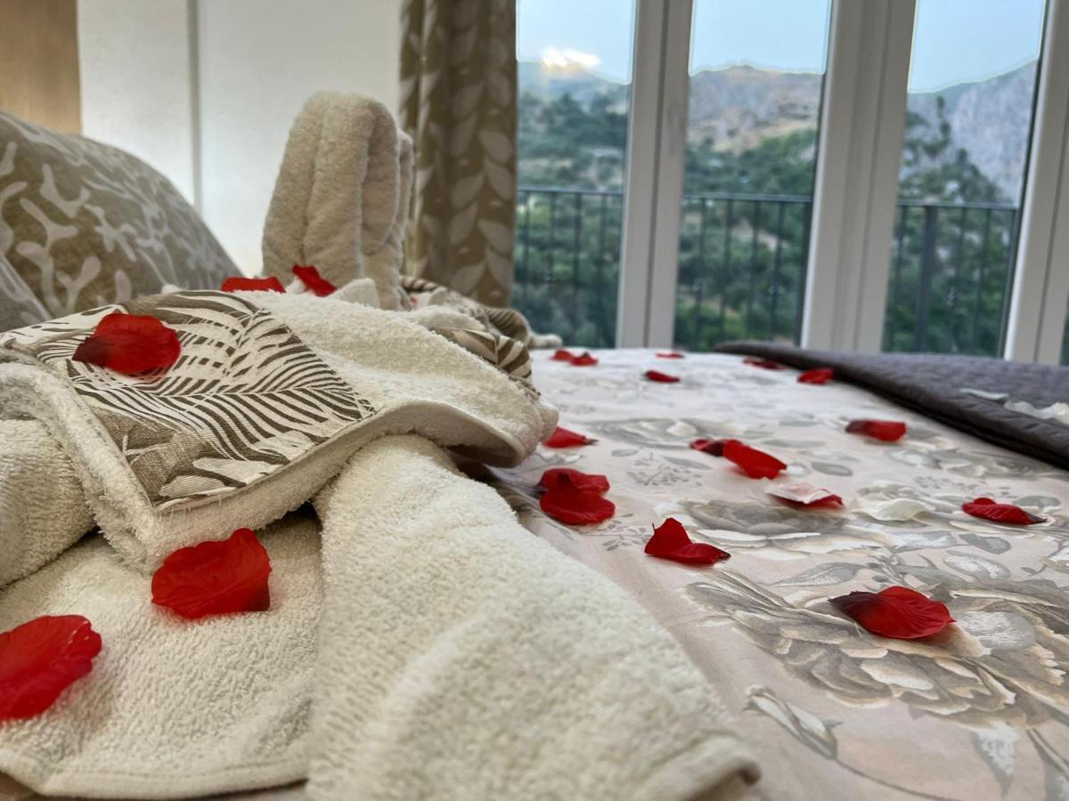 チヴィタ L'Oasi Del Raganello Bed & Breakfast エクステリア 写真